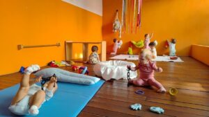 Leia mais sobre o artigo O brincar dos bebês: encontros consigo, com o outro e com o mundo